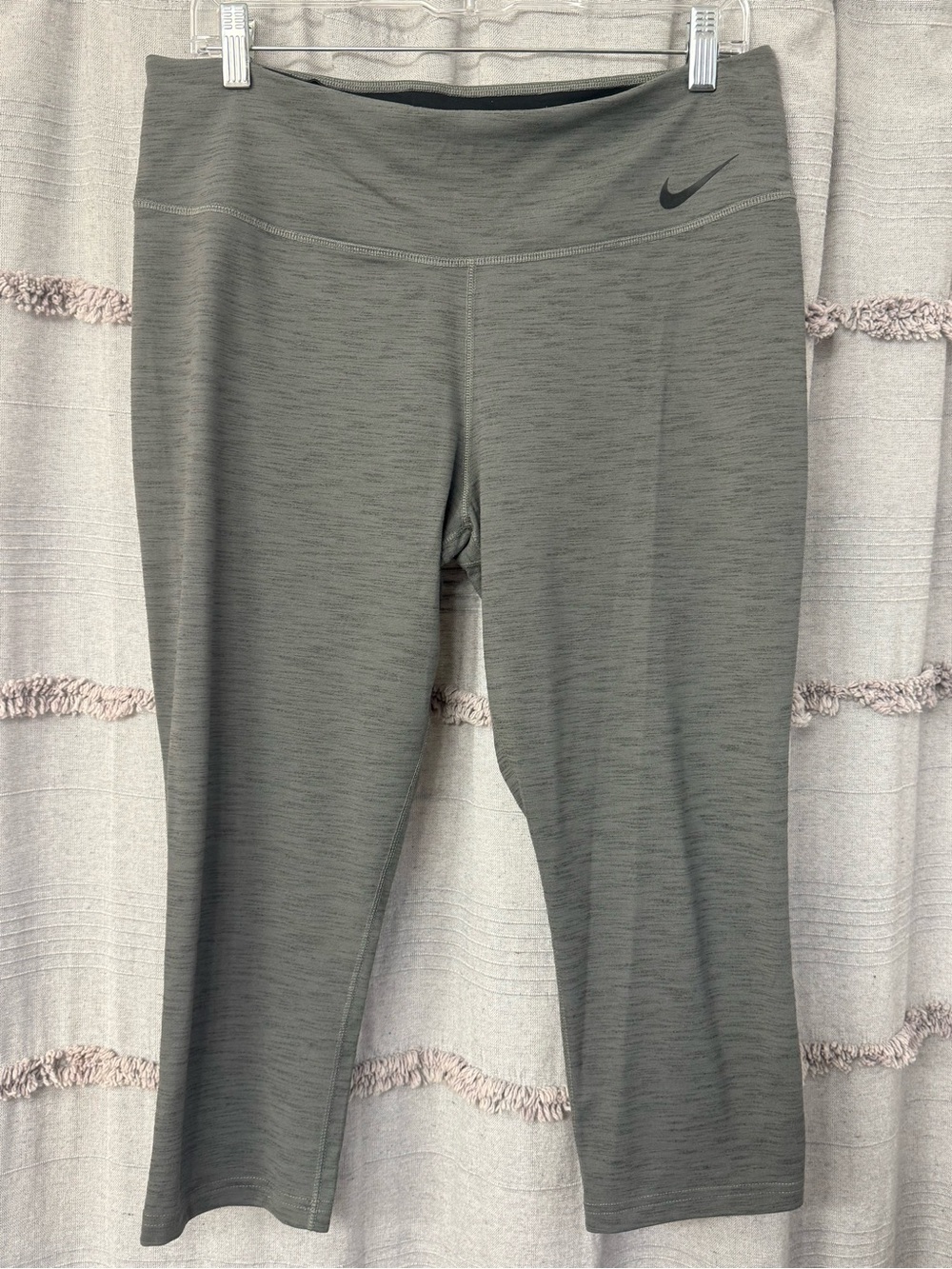 Nike Dri-Fit Women's Gray/Sage Patterned Capri Leggings in SIZE-XL